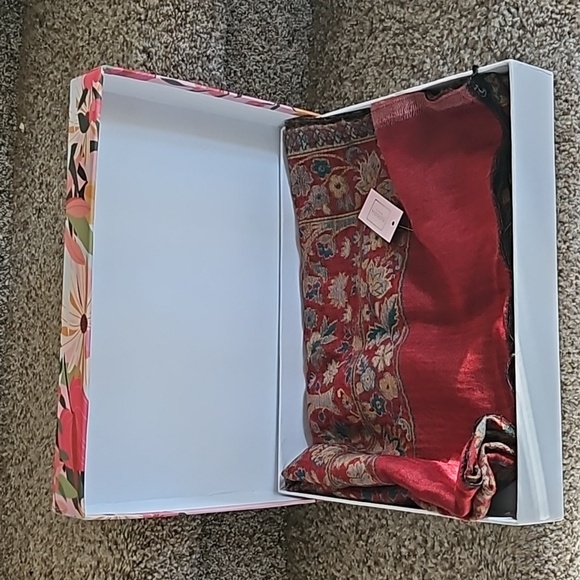 Stunning new in box PASHMINA SHAWL 86x31 so soft gorgeous pattern reds - Picture 11 of 12